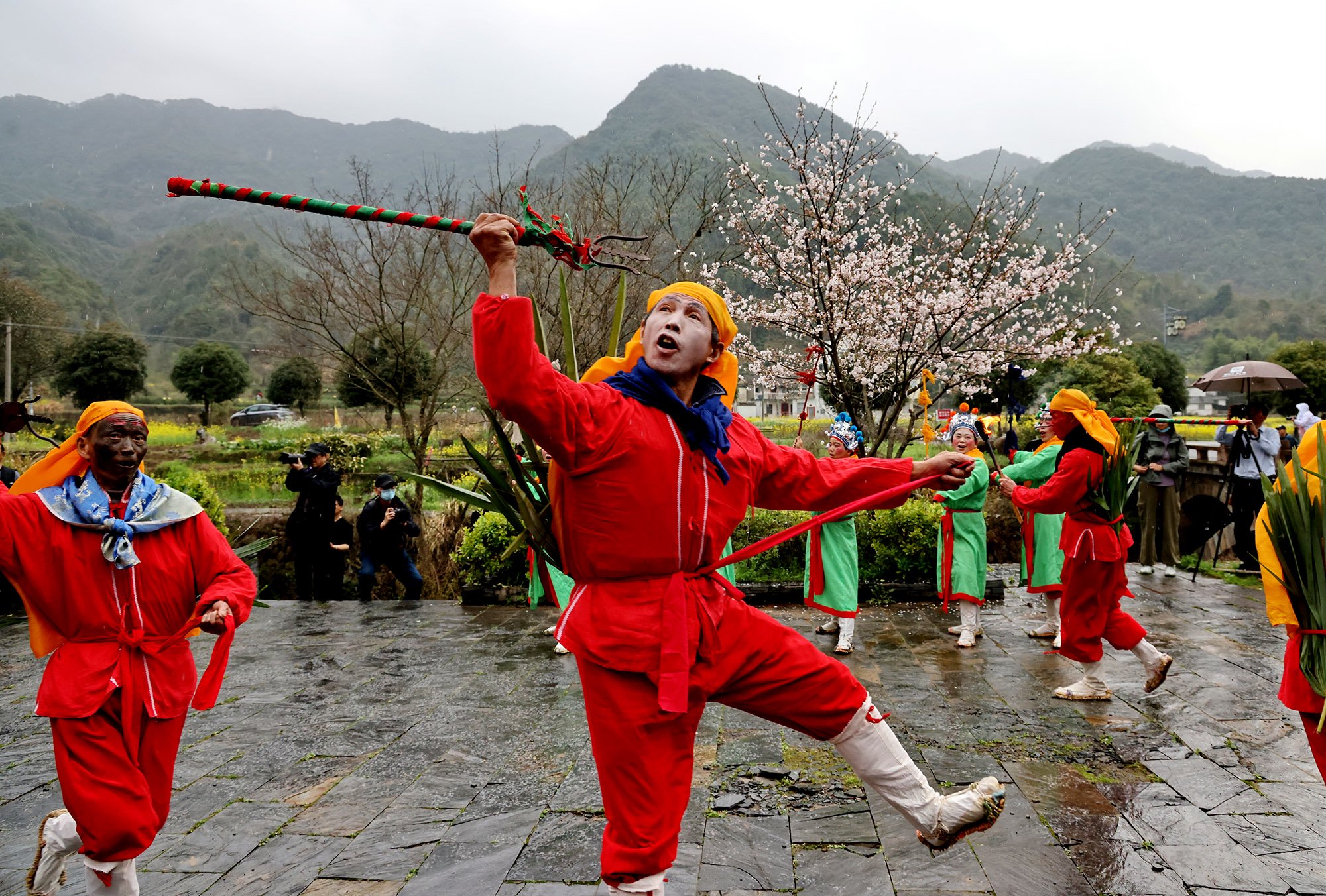 万兴乡迎新年大型文艺j9九游集团活动在好秾人农庄隆重举行(图1)