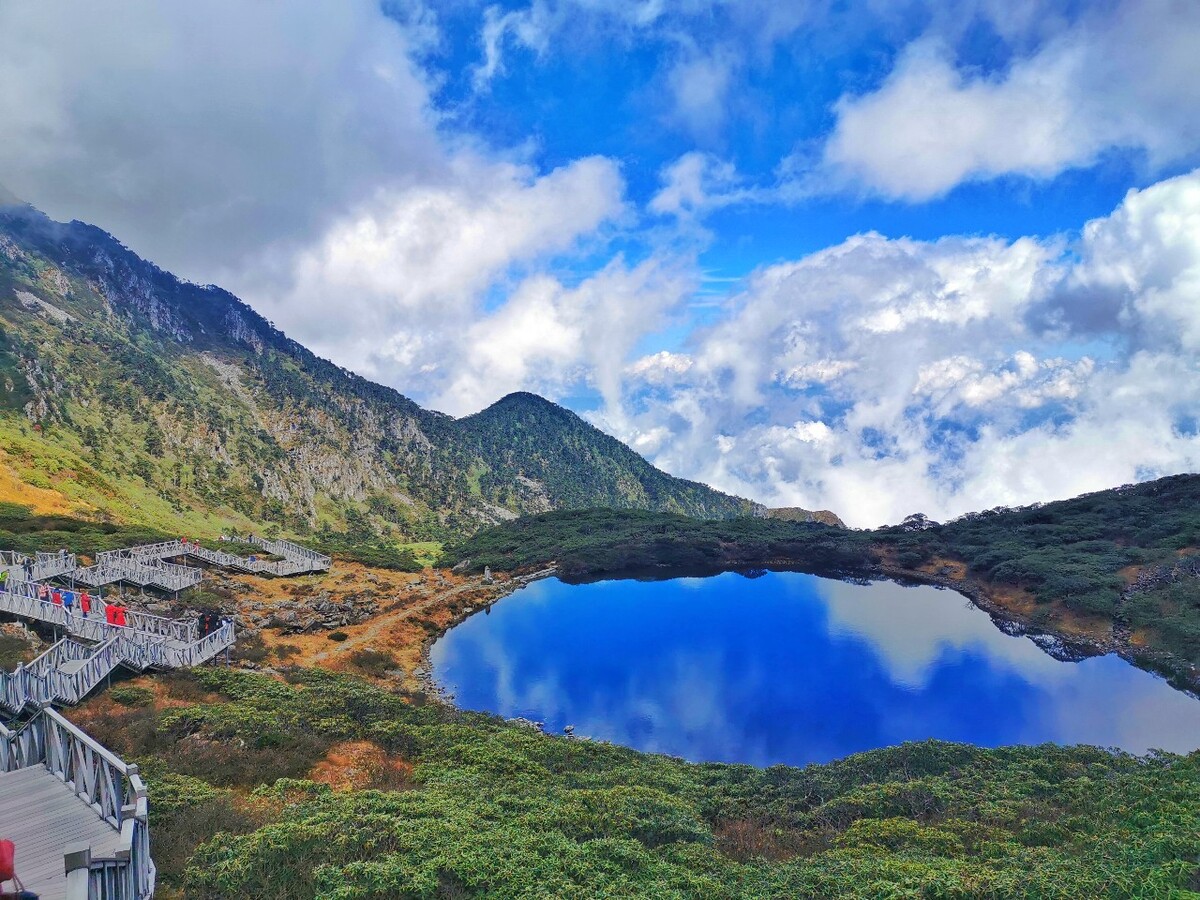 苍山上空彩云飘(图1)